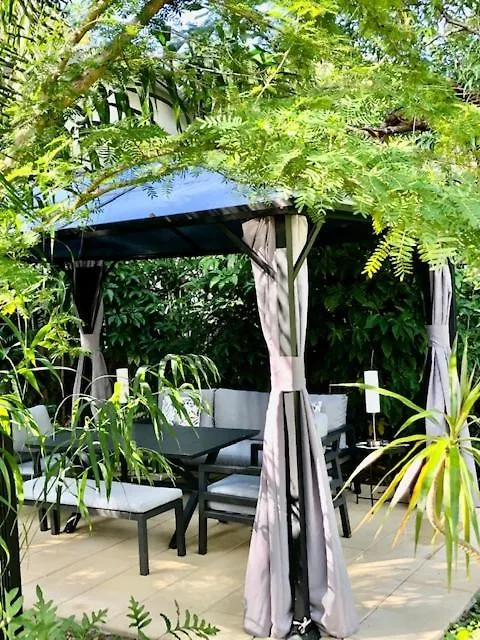 South Pacific Bed & Breakfast Clifton Beach